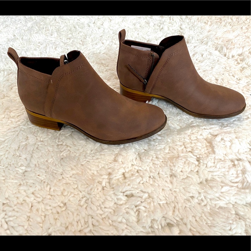 Tom’s ankle booties